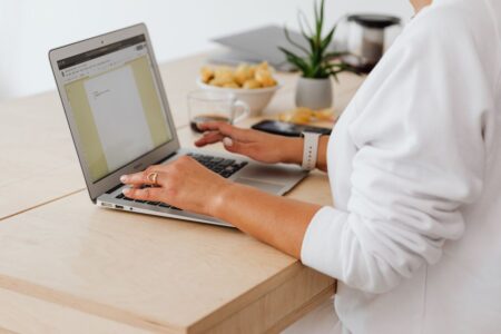Londoners are sending 38 messages a day, how can businesses compete for their attention? pexels karola g 5238014
